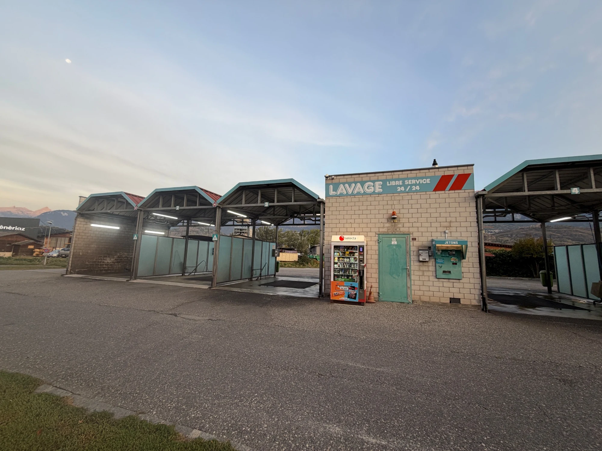 Pistes couvertes et distributeur de jetons de la station Tileo